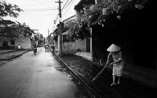 Peaceful Hoi An City in early morning - ảnh 1